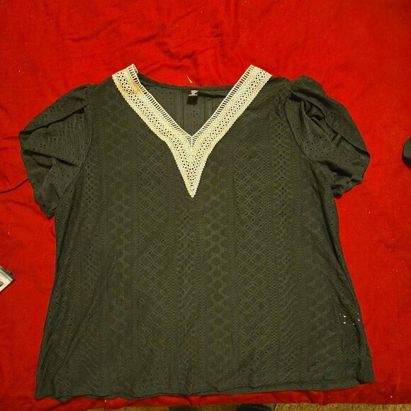 🆕NWT SHEIN LUNE Plus Contrast Lace Petal Sleeve Tee - Picture 1 of 5